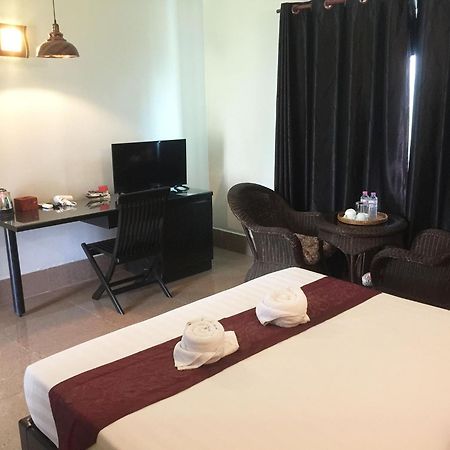 Central Night Hotel Siem Reap Bagian luar foto