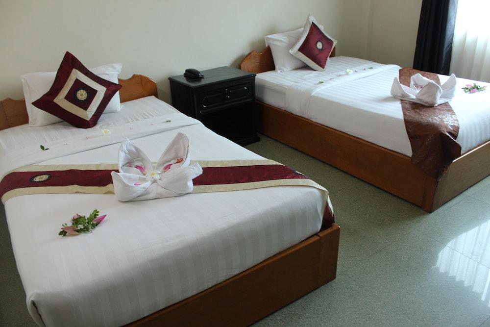 Central Night Hotel Siem Reap Bagian luar foto