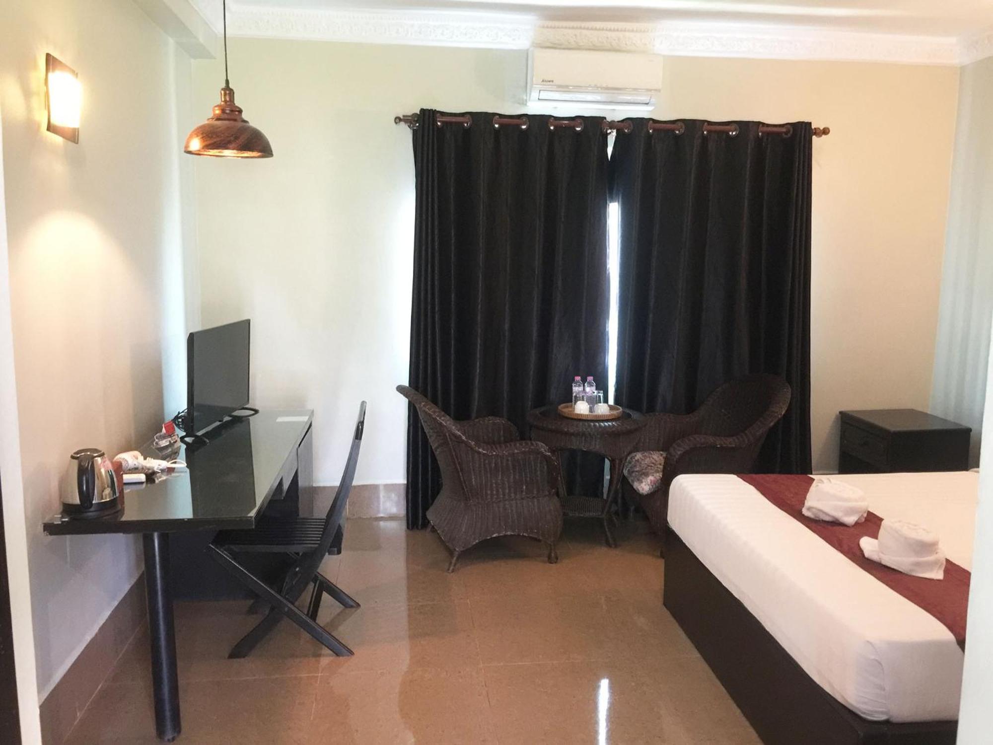 Central Night Hotel Siem Reap Bagian luar foto