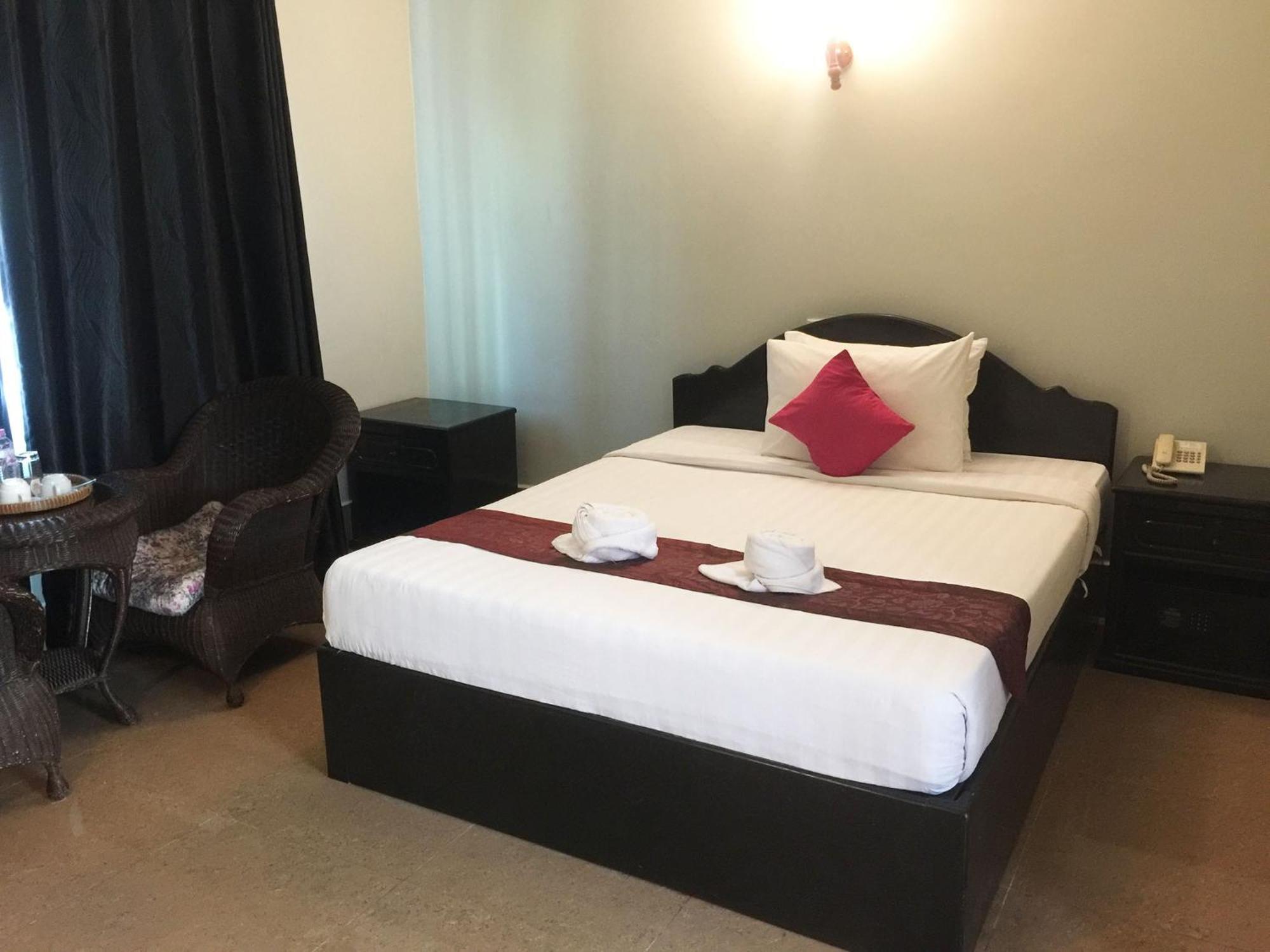 Central Night Hotel Siem Reap Bagian luar foto