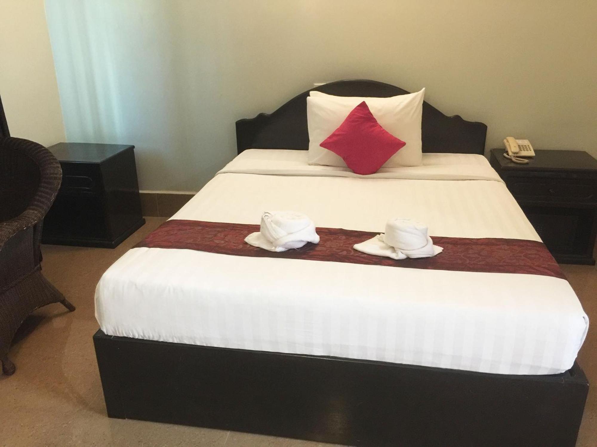 Central Night Hotel Siem Reap Bagian luar foto