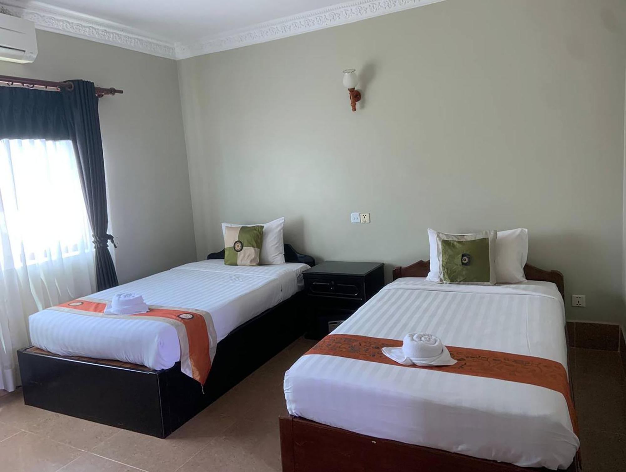 Central Night Hotel Siem Reap Bagian luar foto