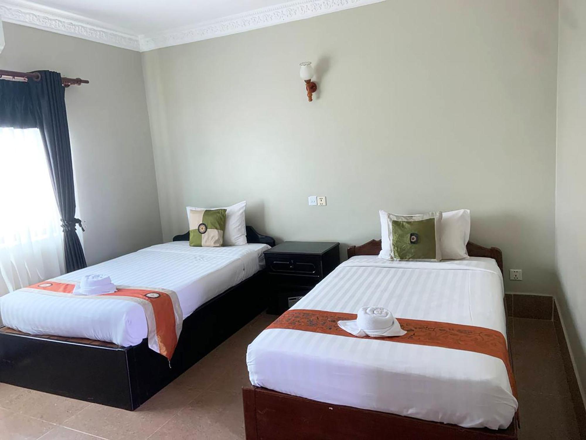 Central Night Hotel Siem Reap Bagian luar foto