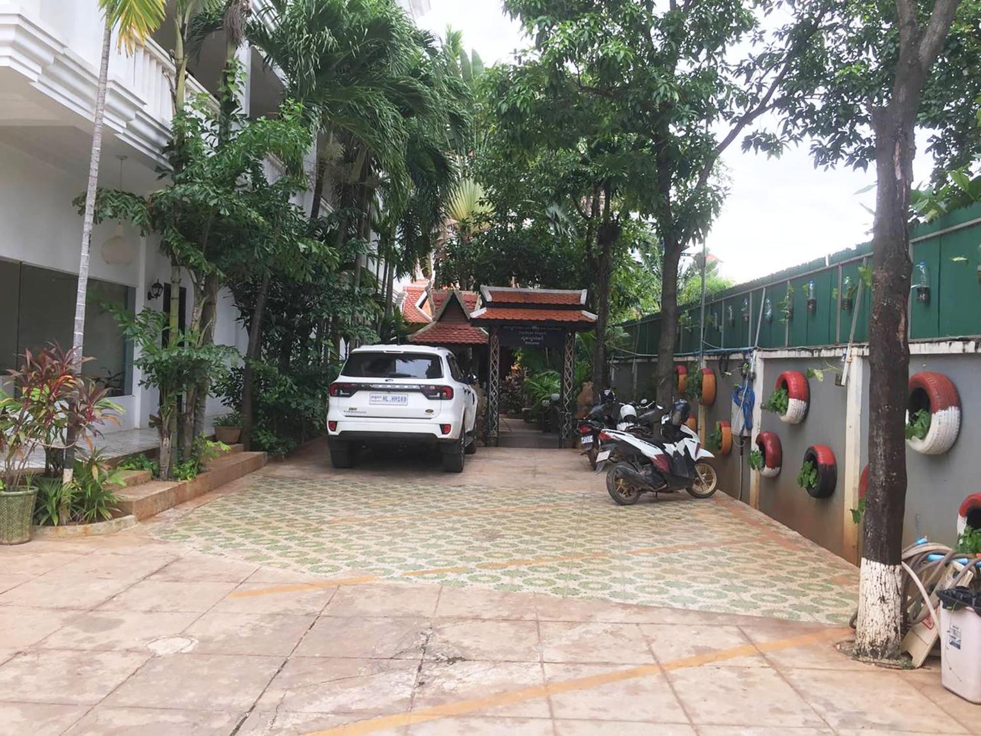 Central Night Hotel Siem Reap Bagian luar foto