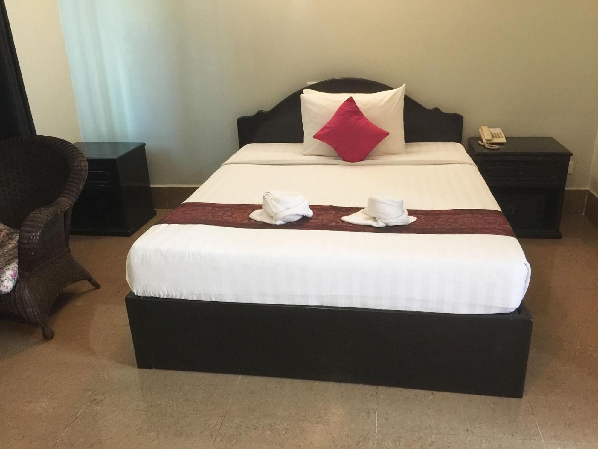 Central Night Hotel Siem Reap Bagian luar foto