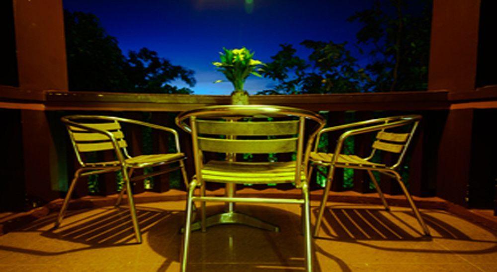 Central Night Hotel Siem Reap Bagian luar foto