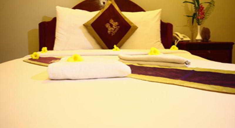 Central Night Hotel Siem Reap Bagian luar foto