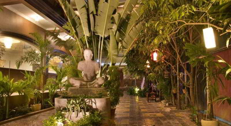 Central Night Hotel Siem Reap Bagian luar foto