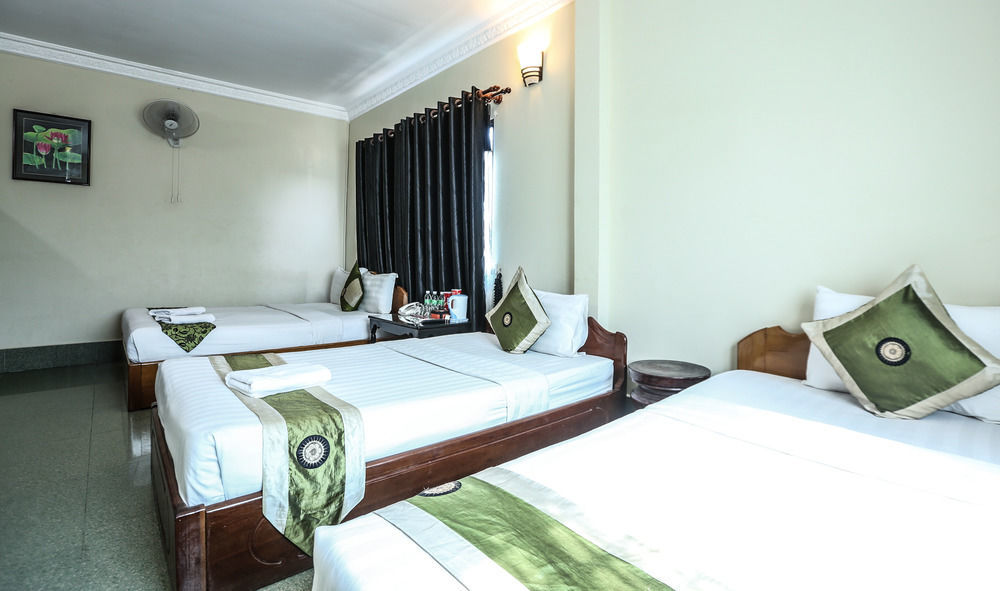 Central Night Hotel Siem Reap Bagian luar foto