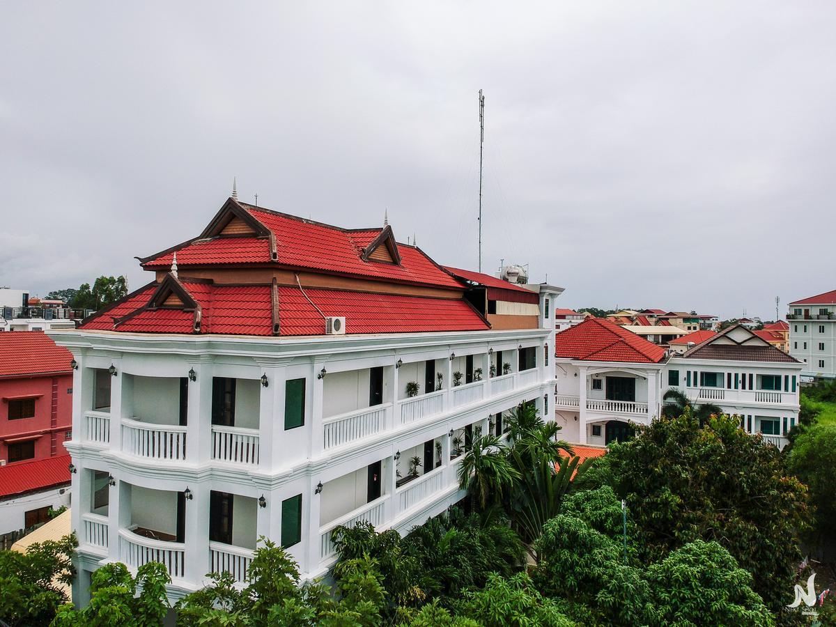 Central Night Hotel Siem Reap Bagian luar foto
