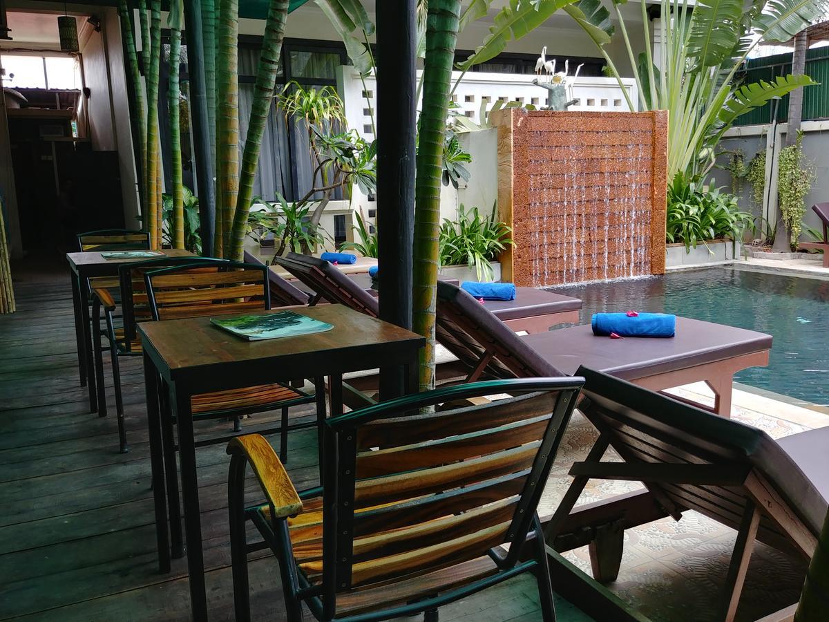 Central Night Hotel Siem Reap Bagian luar foto