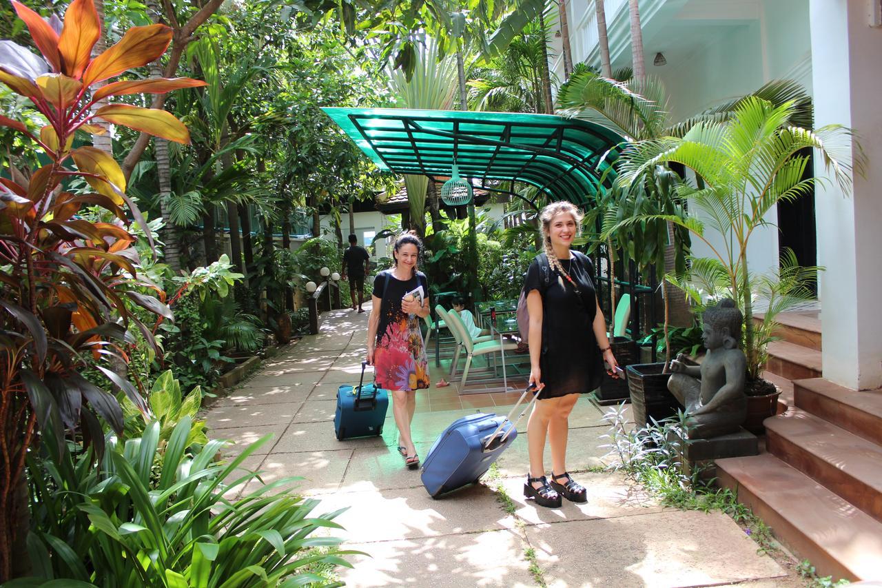 Central Night Hotel Siem Reap Bagian luar foto