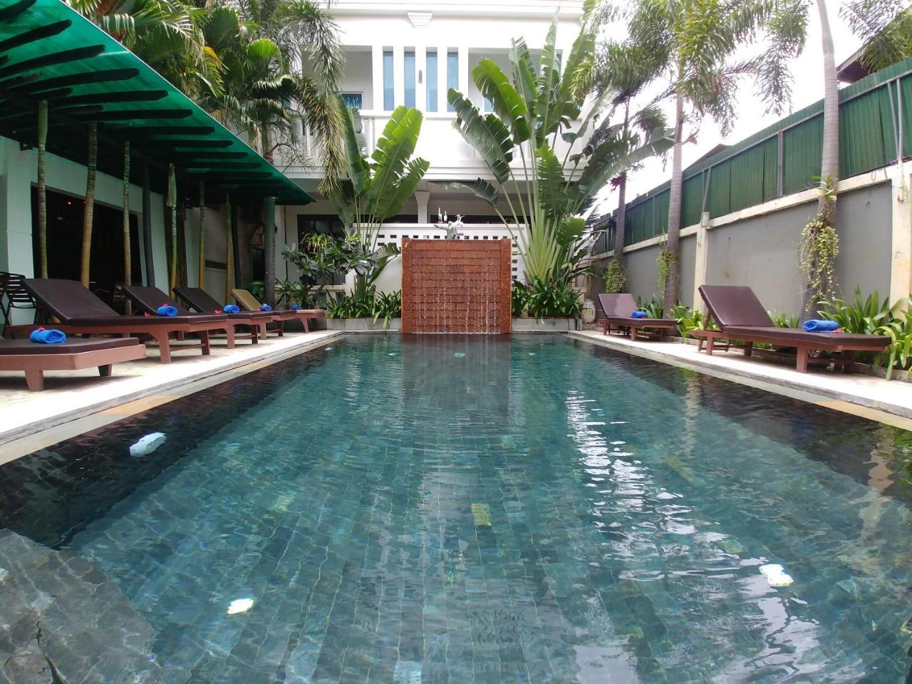 Central Night Hotel Siem Reap Bagian luar foto