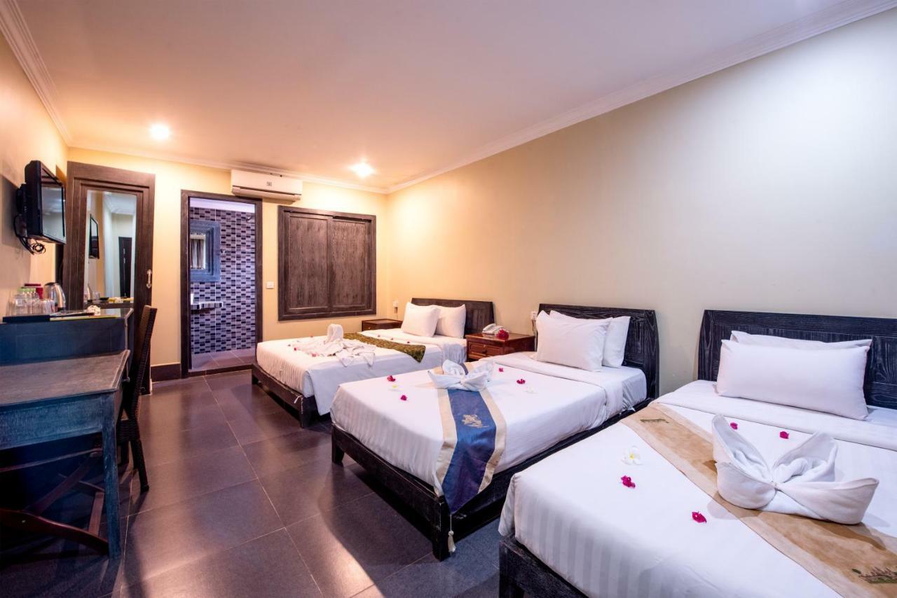 Central Night Hotel Siem Reap Bagian luar foto