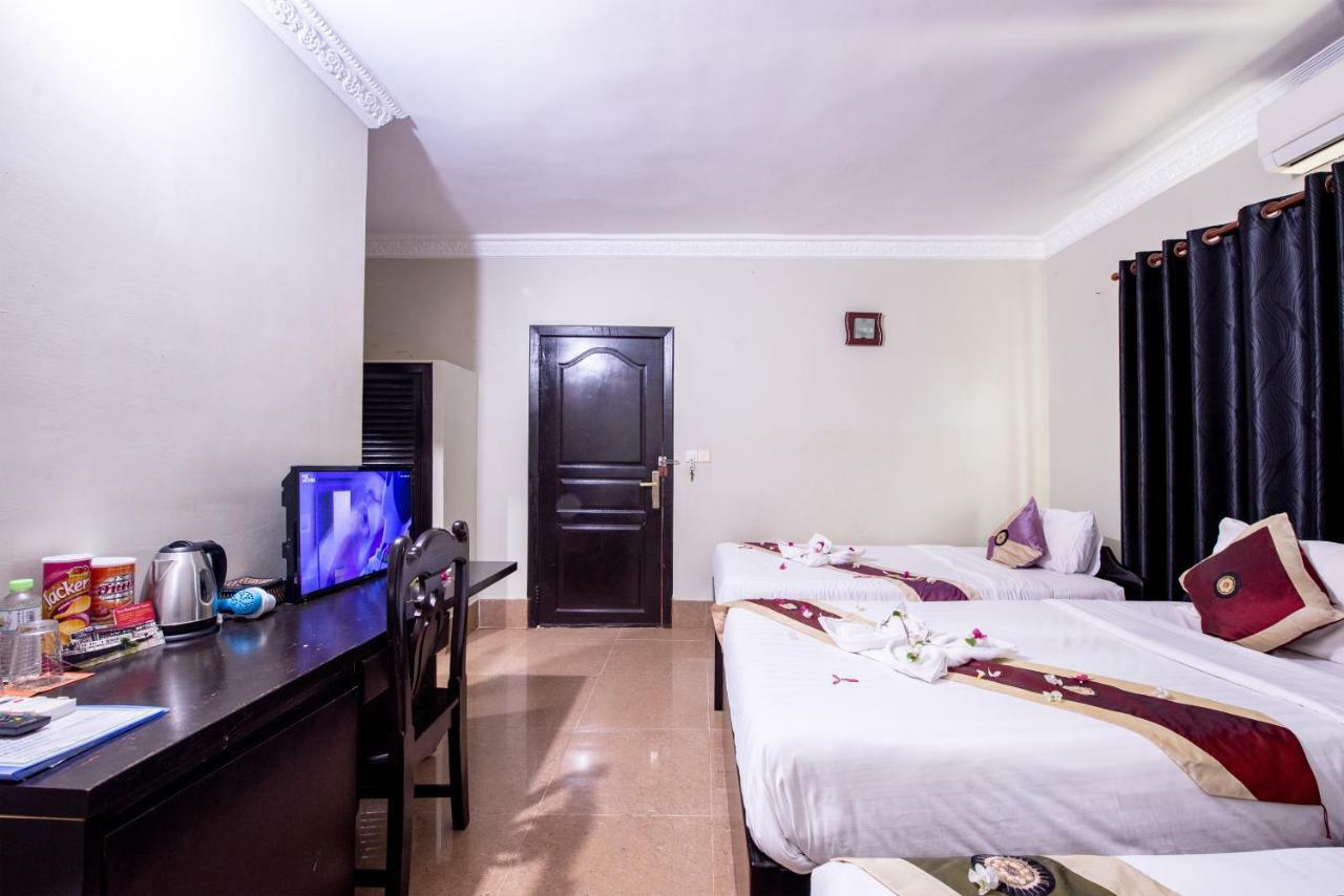 Central Night Hotel Siem Reap Bagian luar foto