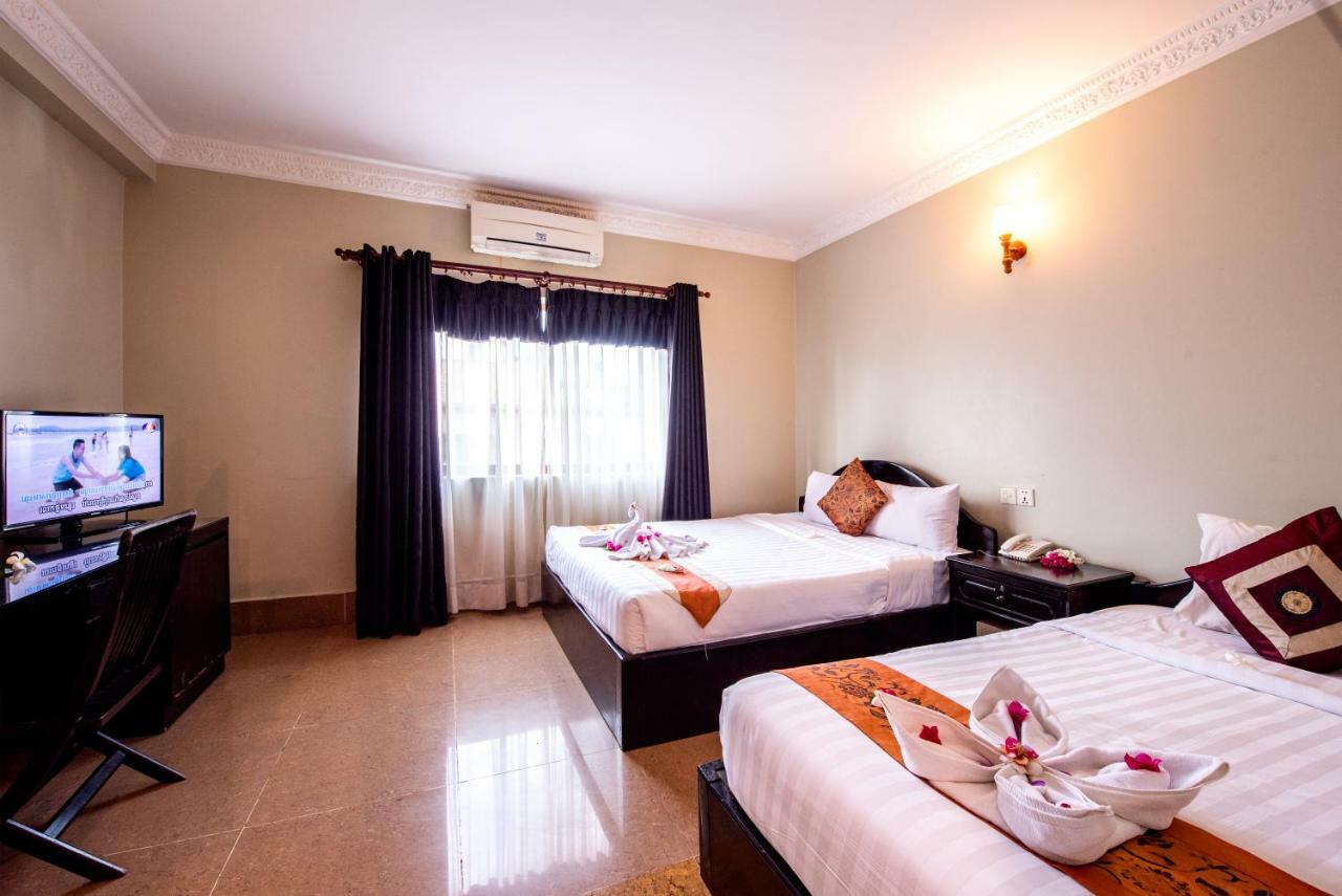Central Night Hotel Siem Reap Bagian luar foto