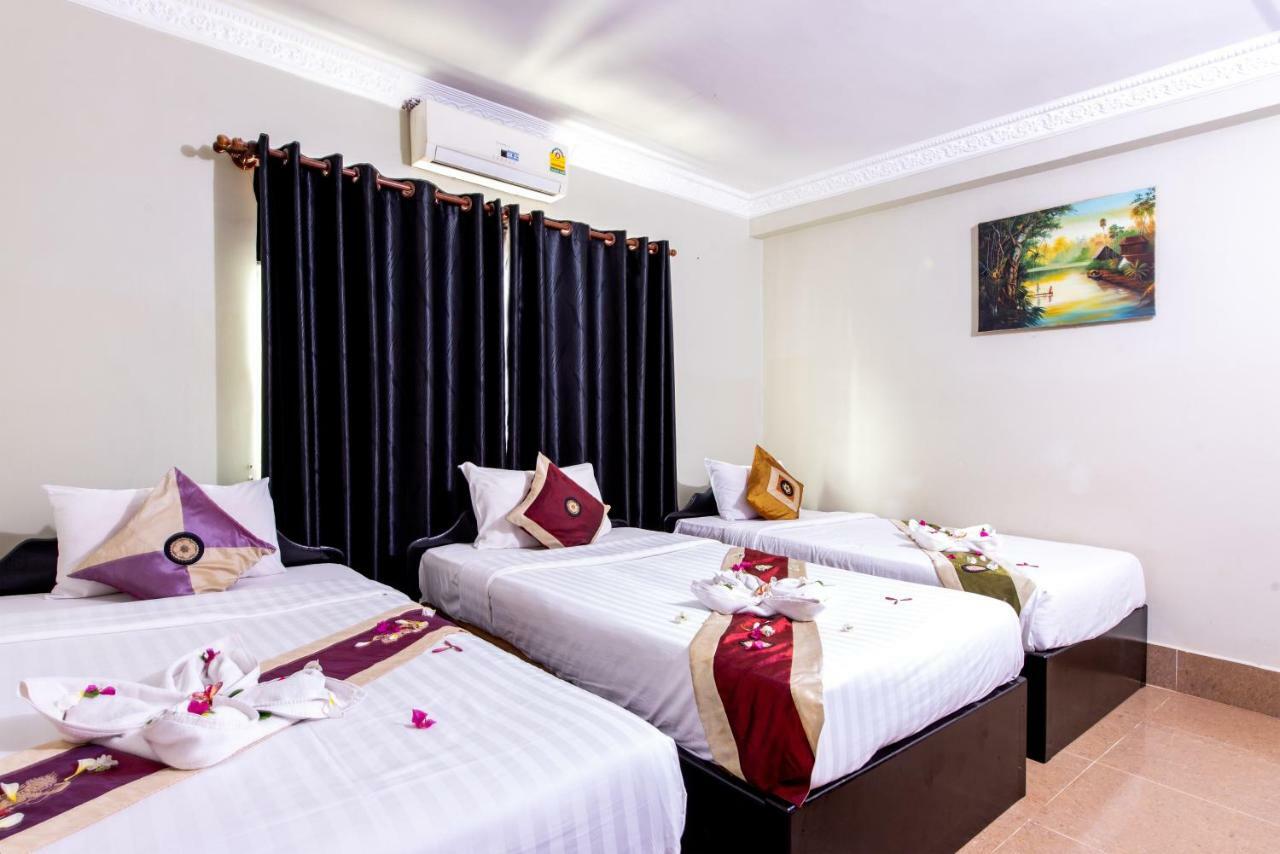 Central Night Hotel Siem Reap Bagian luar foto