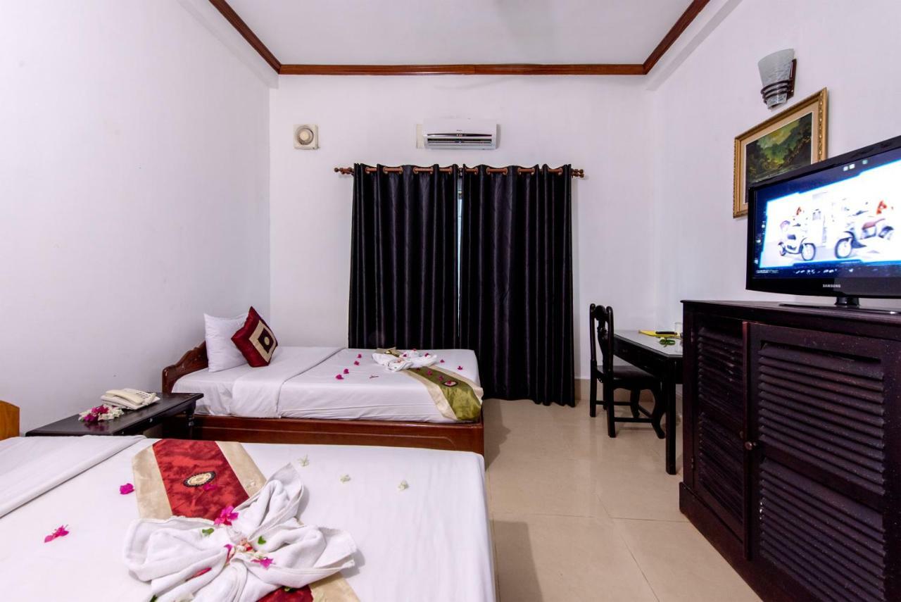 Central Night Hotel Siem Reap Bagian luar foto
